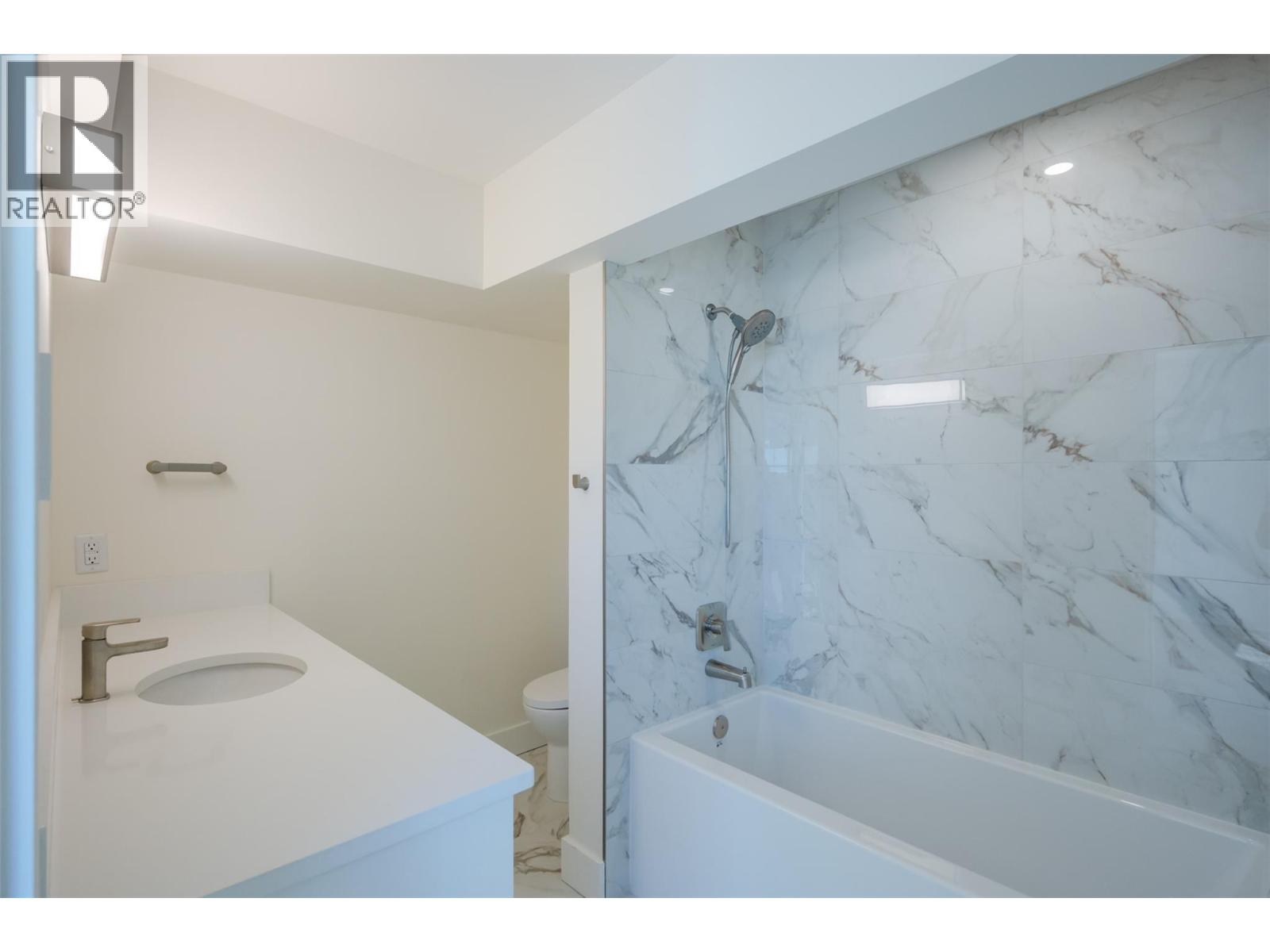 578 Lakeshore Drive Unit# 203 Property Photo 16