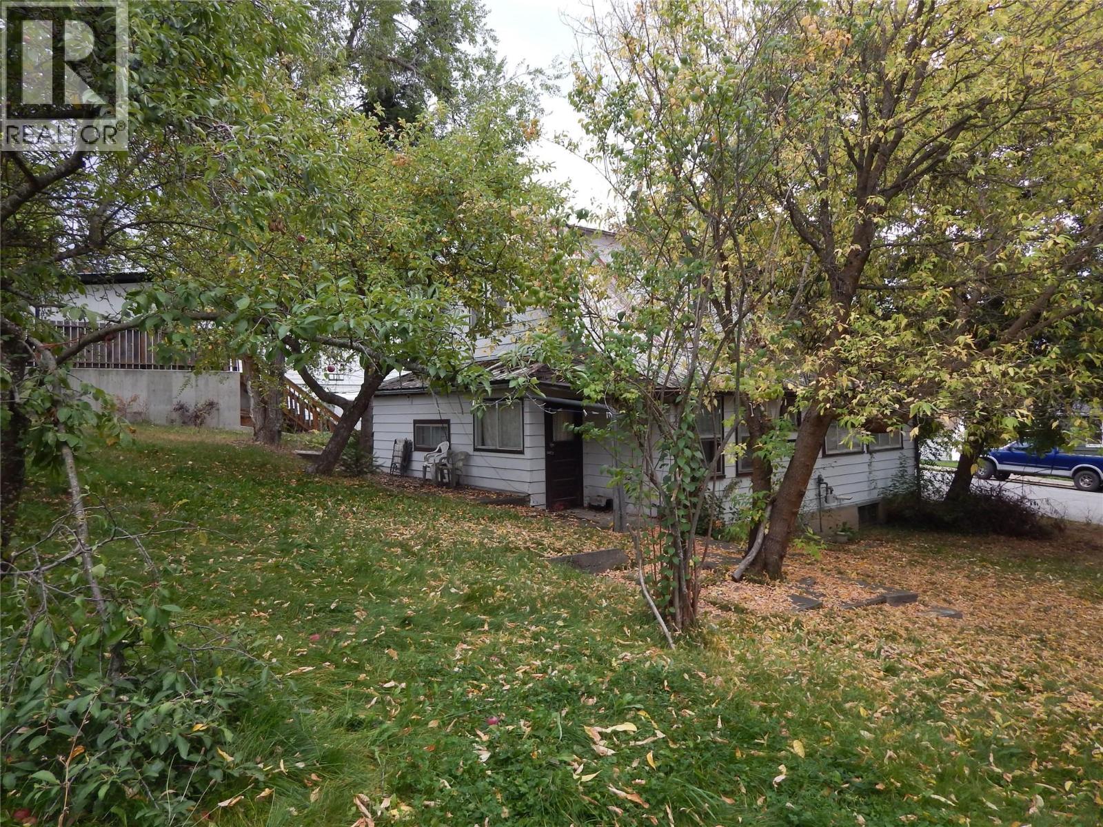 916 Cook Street Property Photo 4
