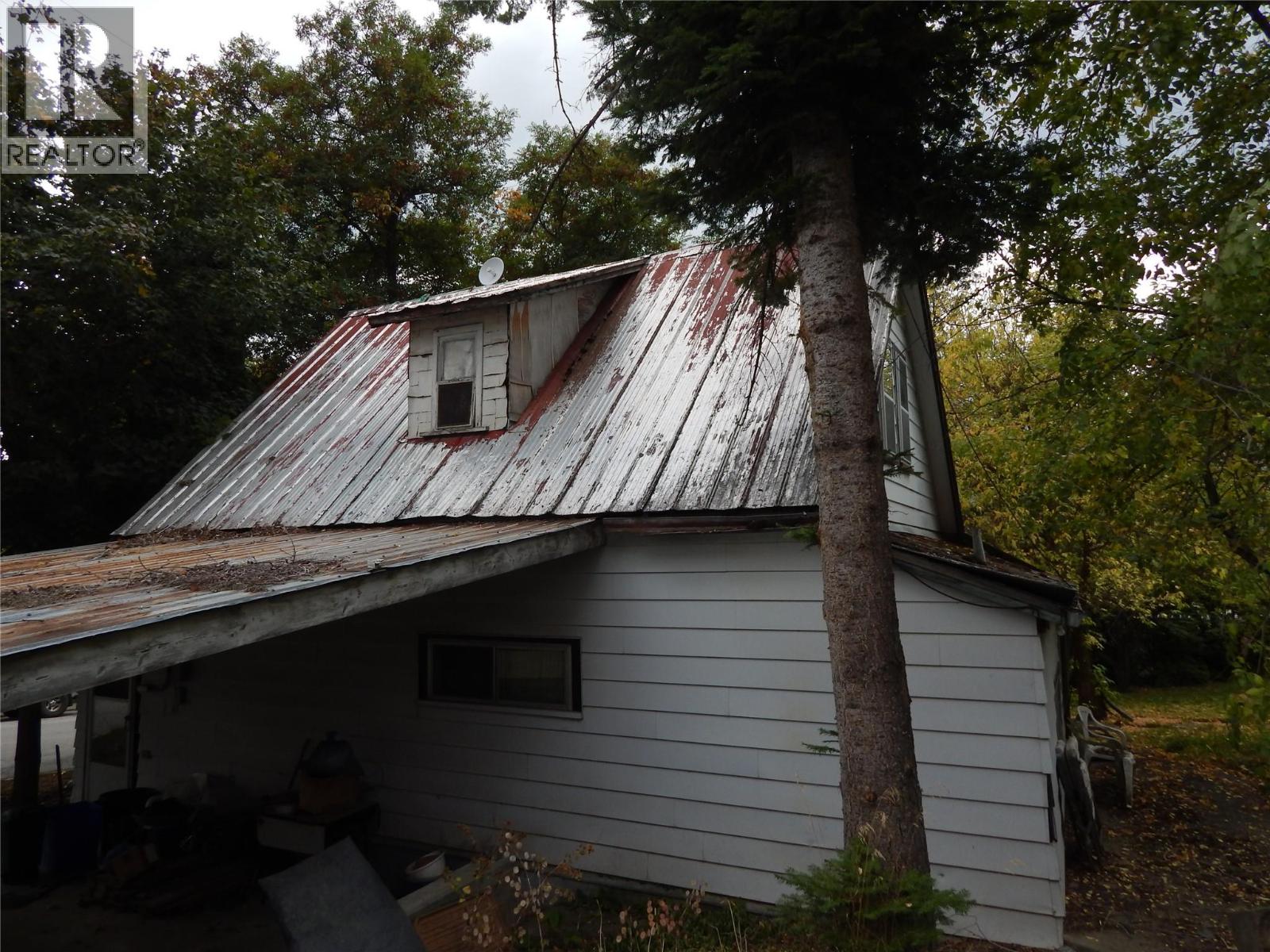 916 Cook Street Property Photo 8