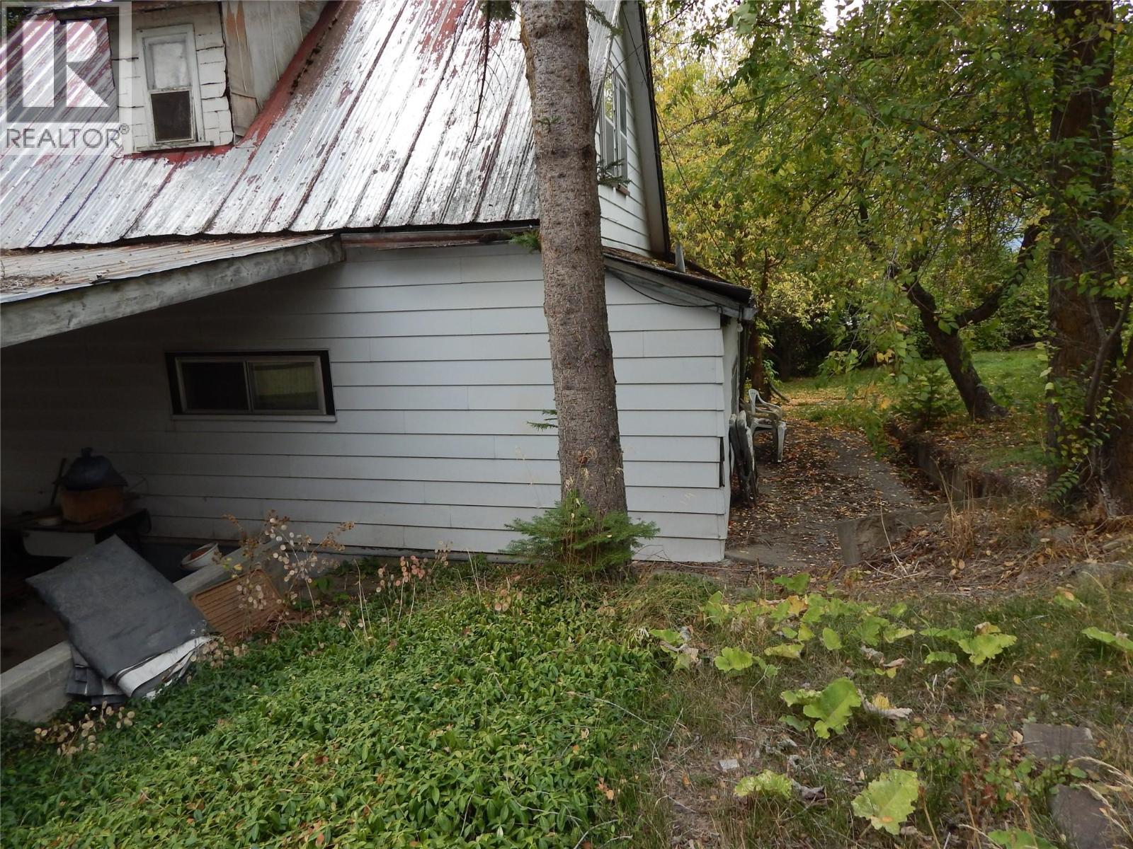 916 Cook Street Property Photo 10