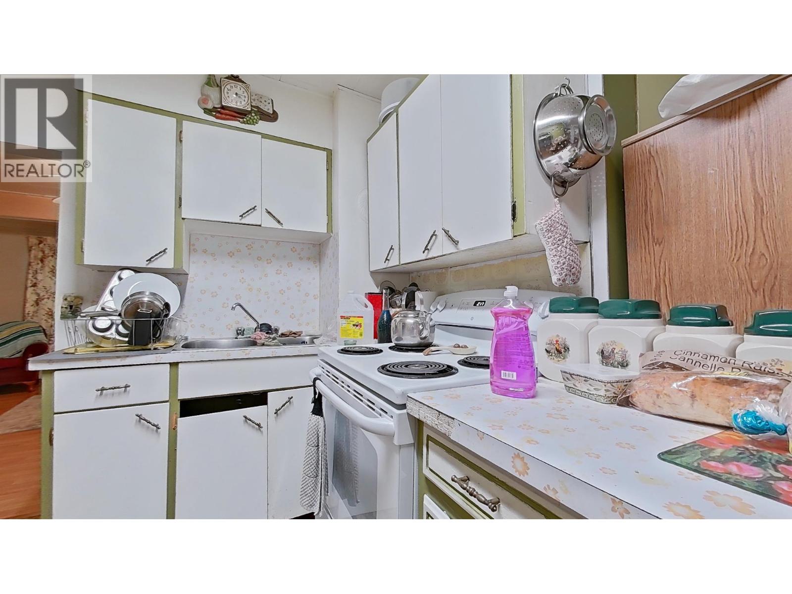 916 Cook Street Property Photo 29