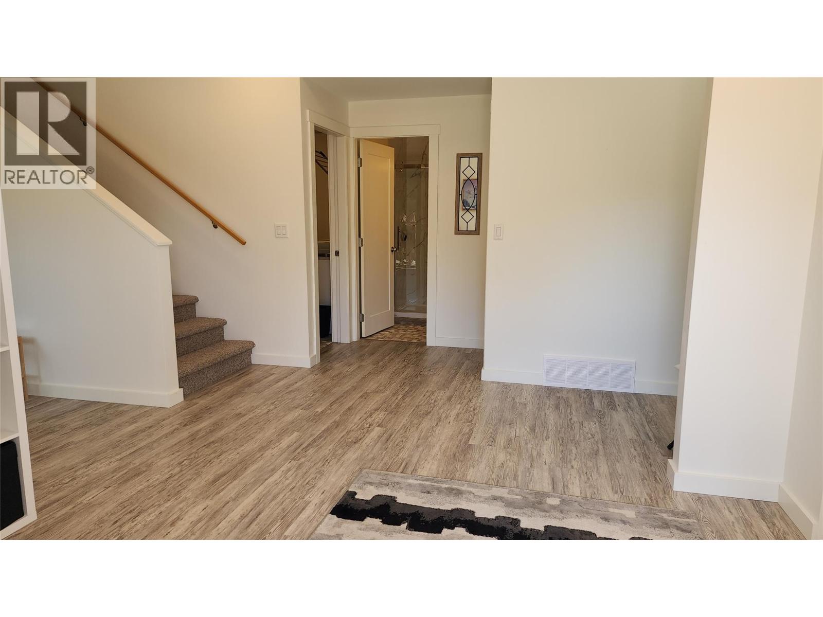 459 Whitman Way Property Photo 7