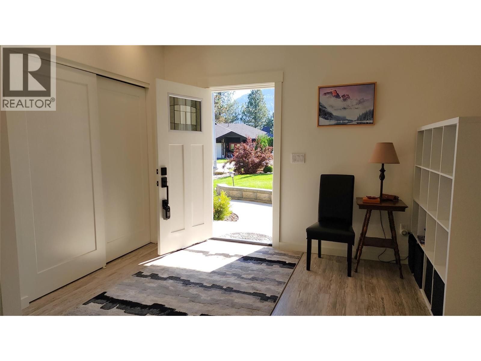 459 Whitman Way Property Photo 8