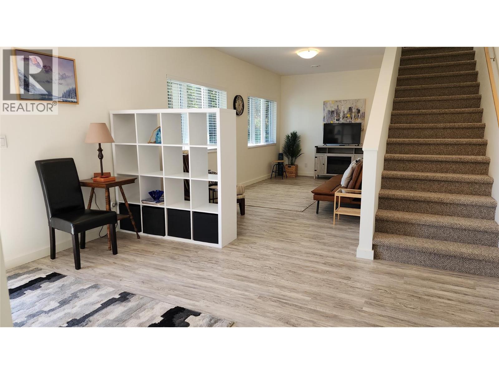 459 Whitman Way Property Photo 10