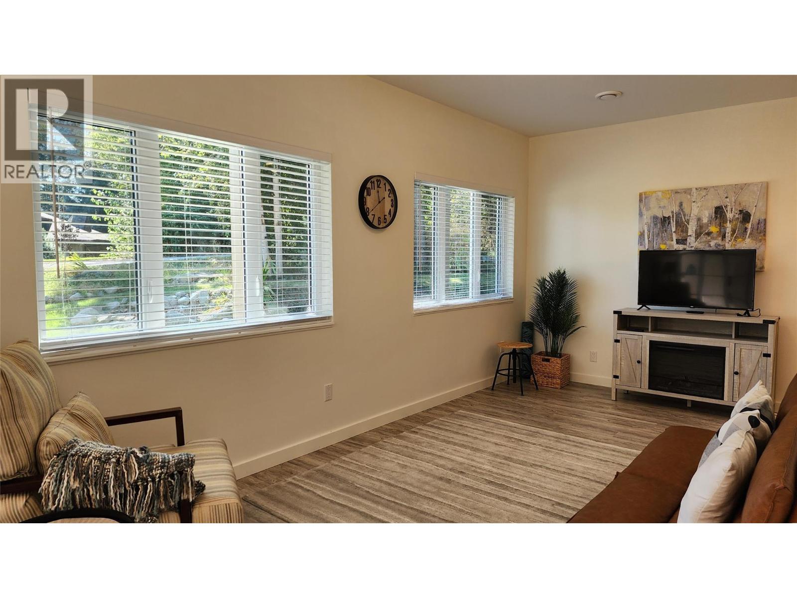 459 Whitman Way Property Photo 11
