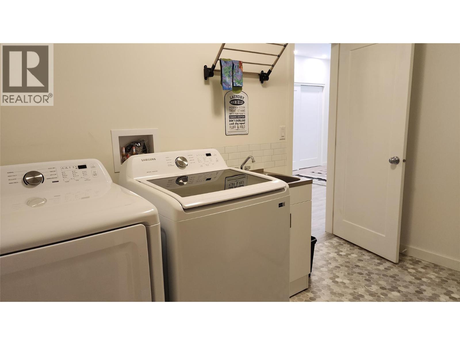 459 Whitman Way Property Photo 15