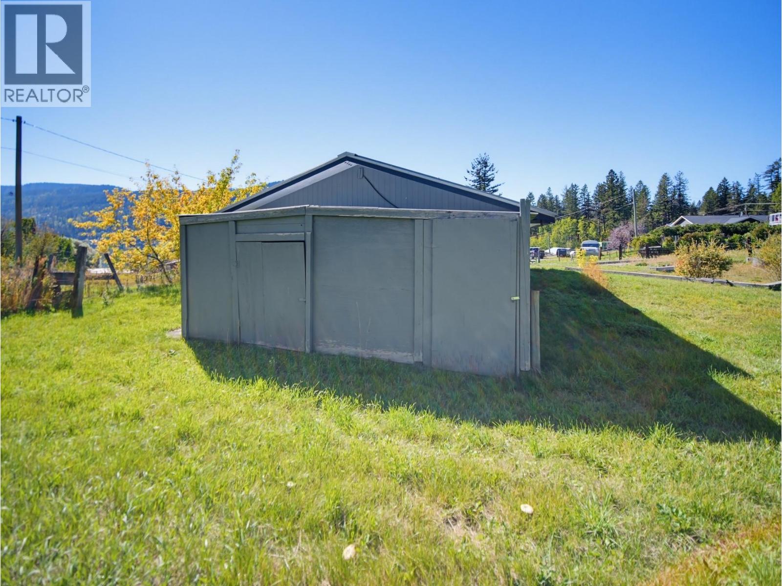 2596 Holbrook Place Property Photo 9