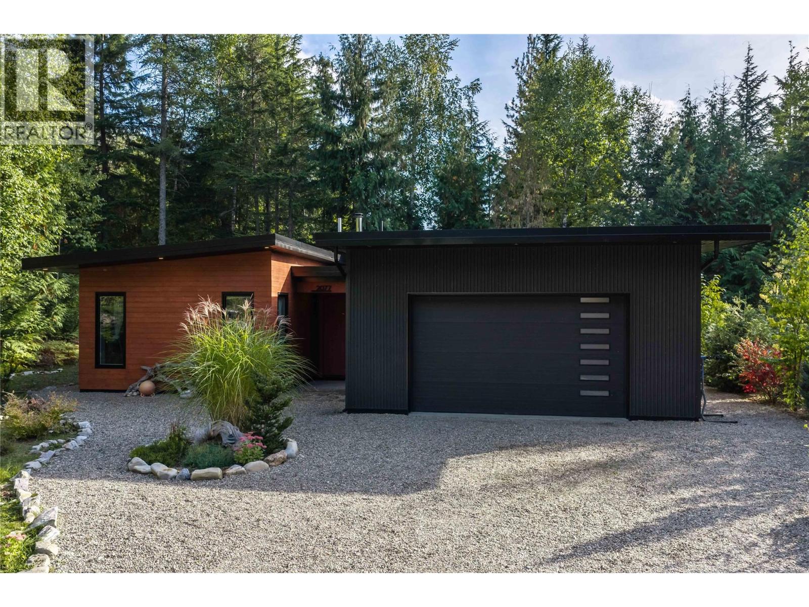 2077 Uplands Road Property Photo 1