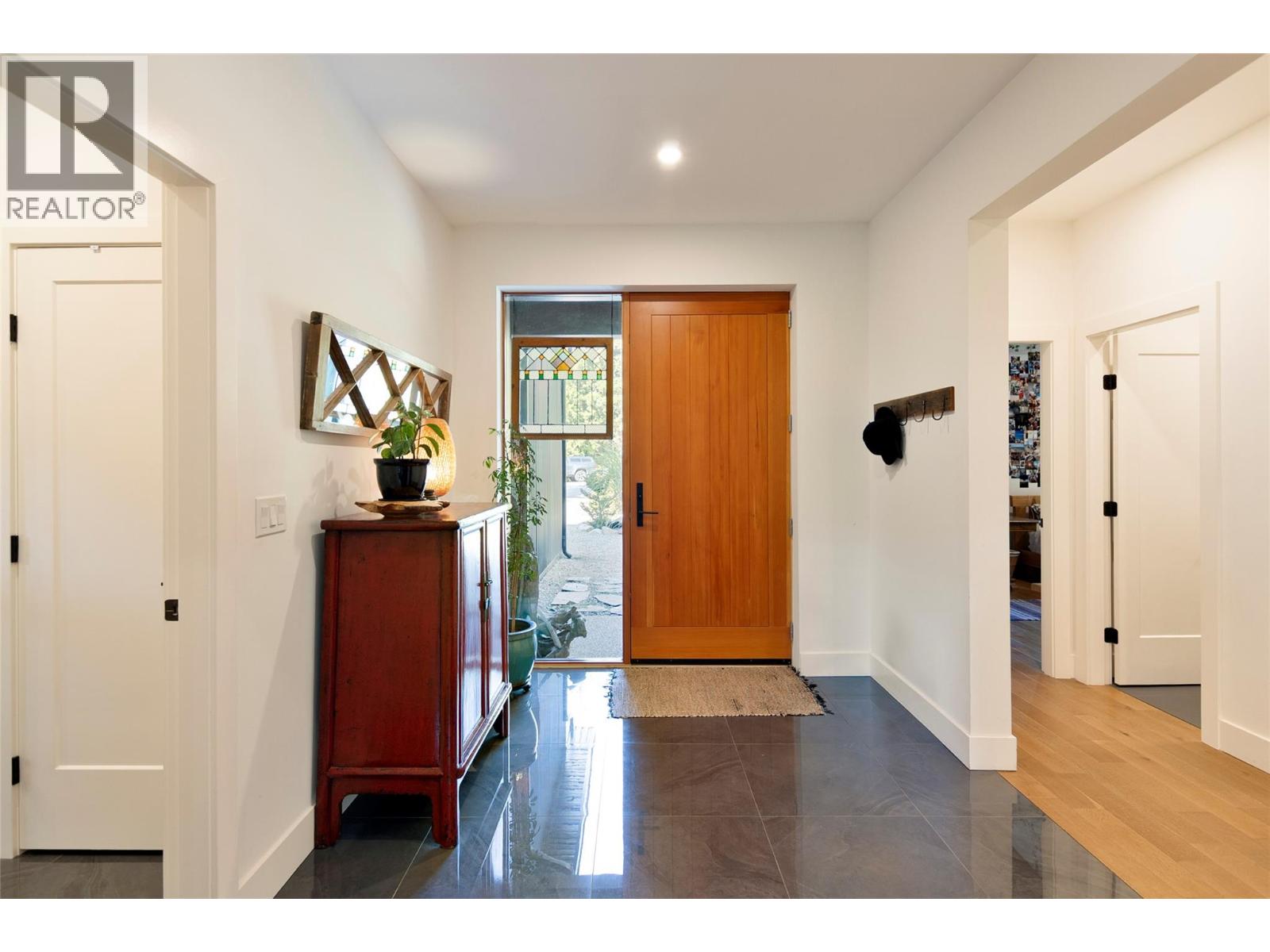 2077 Uplands Road Property Photo 7