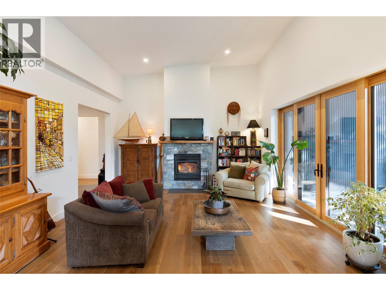 2077 Uplands Road Property Photo 12