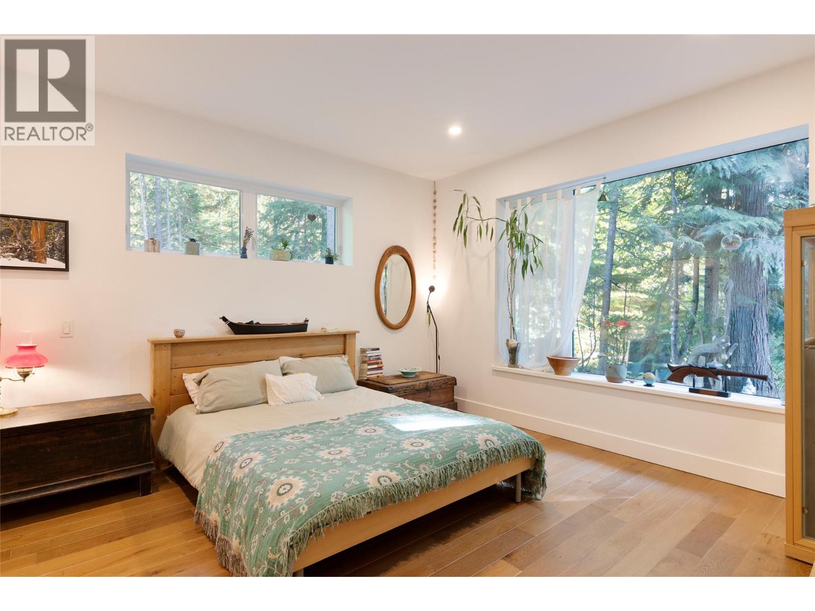 2077 Uplands Road Property Photo 19