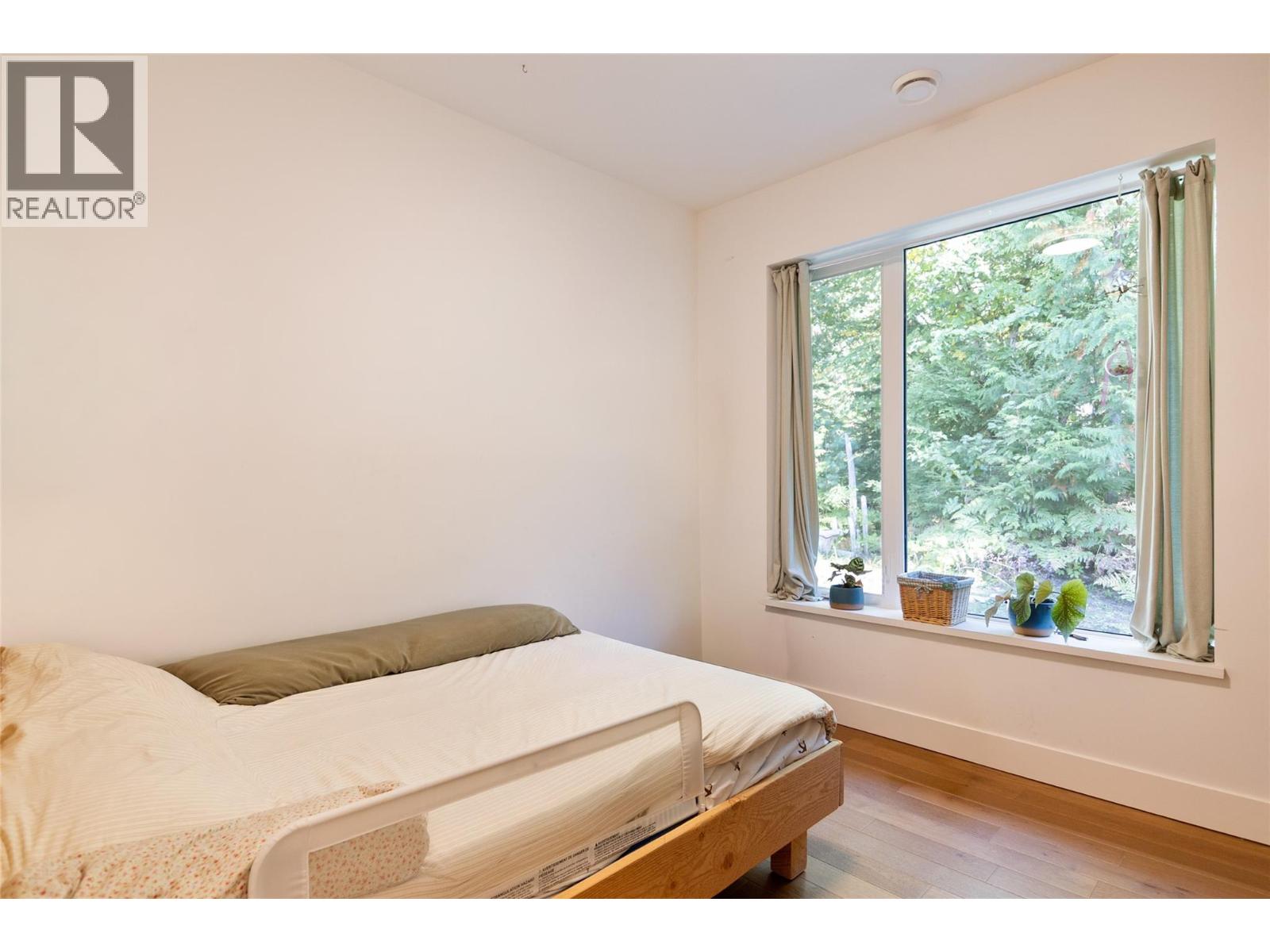 2077 Uplands Road Property Photo 21
