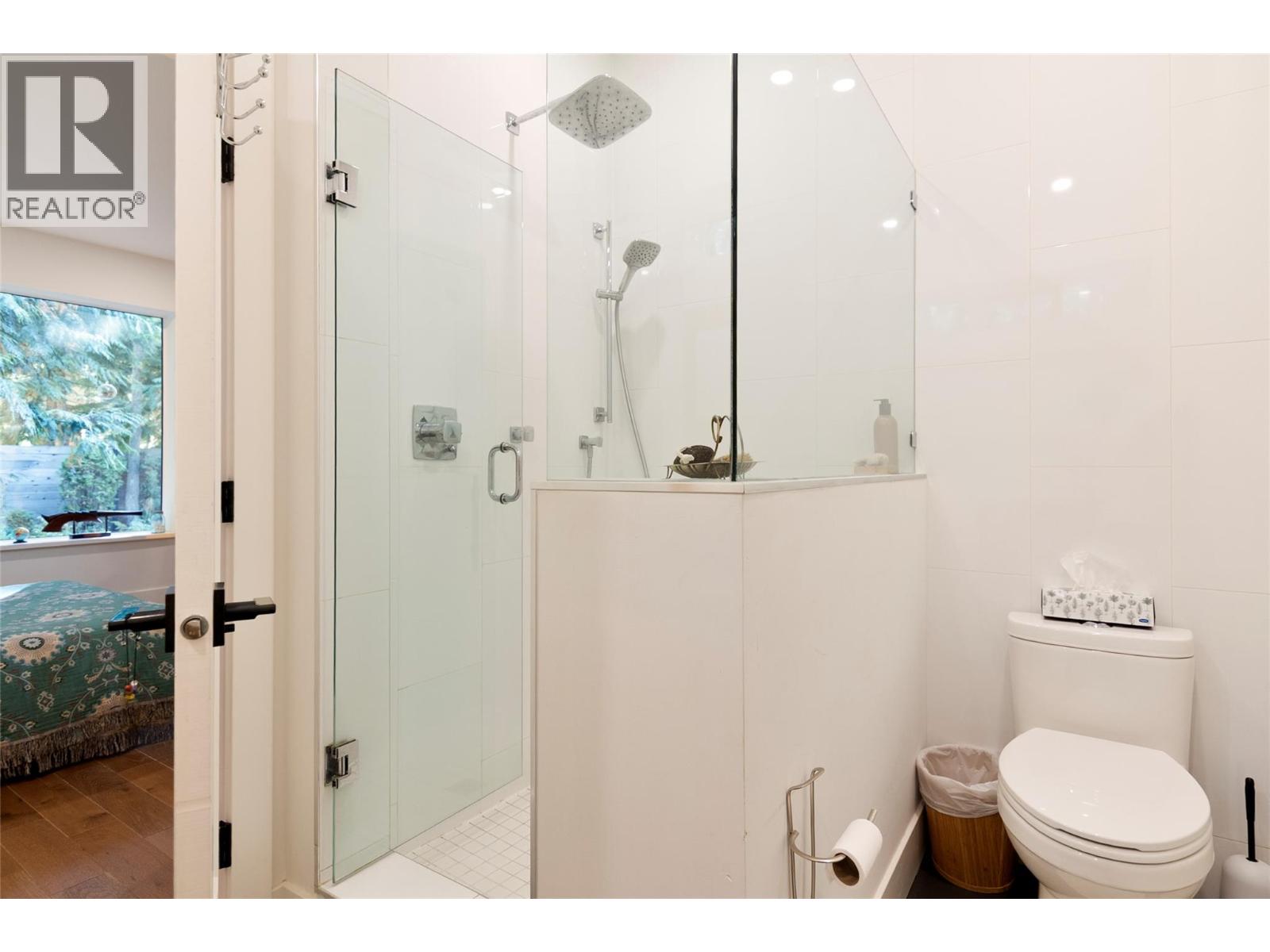 2077 Uplands Road Property Photo 23