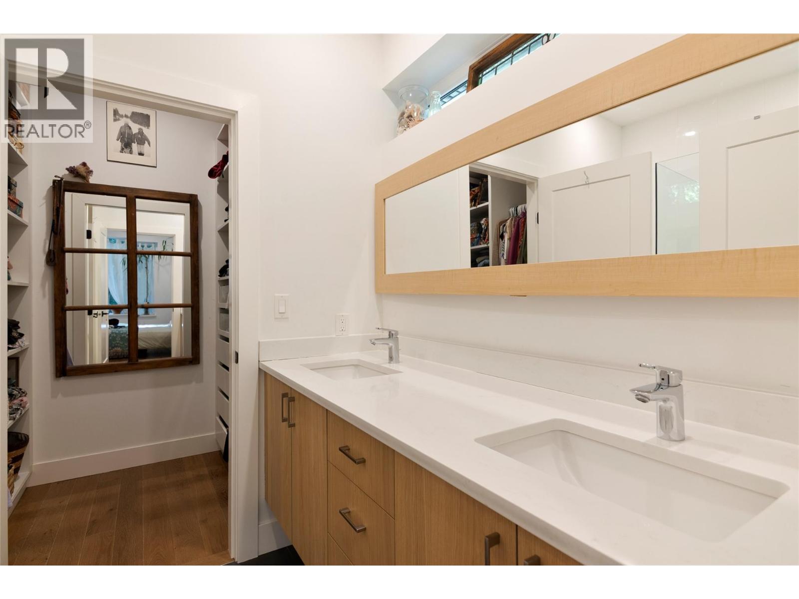 2077 Uplands Road Property Photo 24