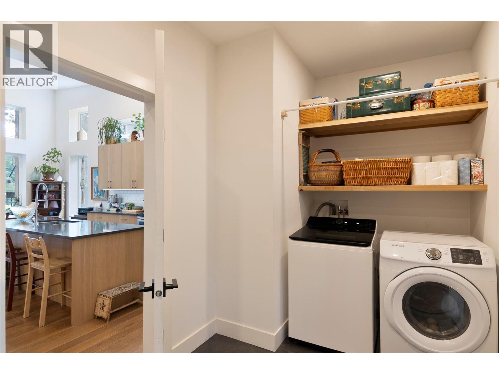 2077 Uplands Road Property Photo 26
