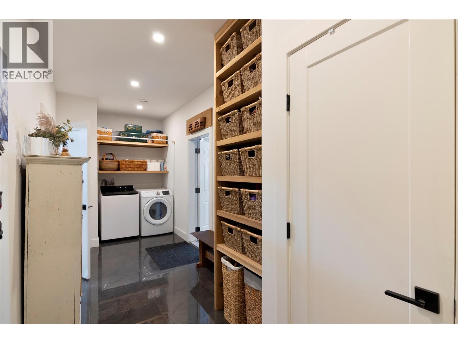 2077 Uplands Road Property Photo 27