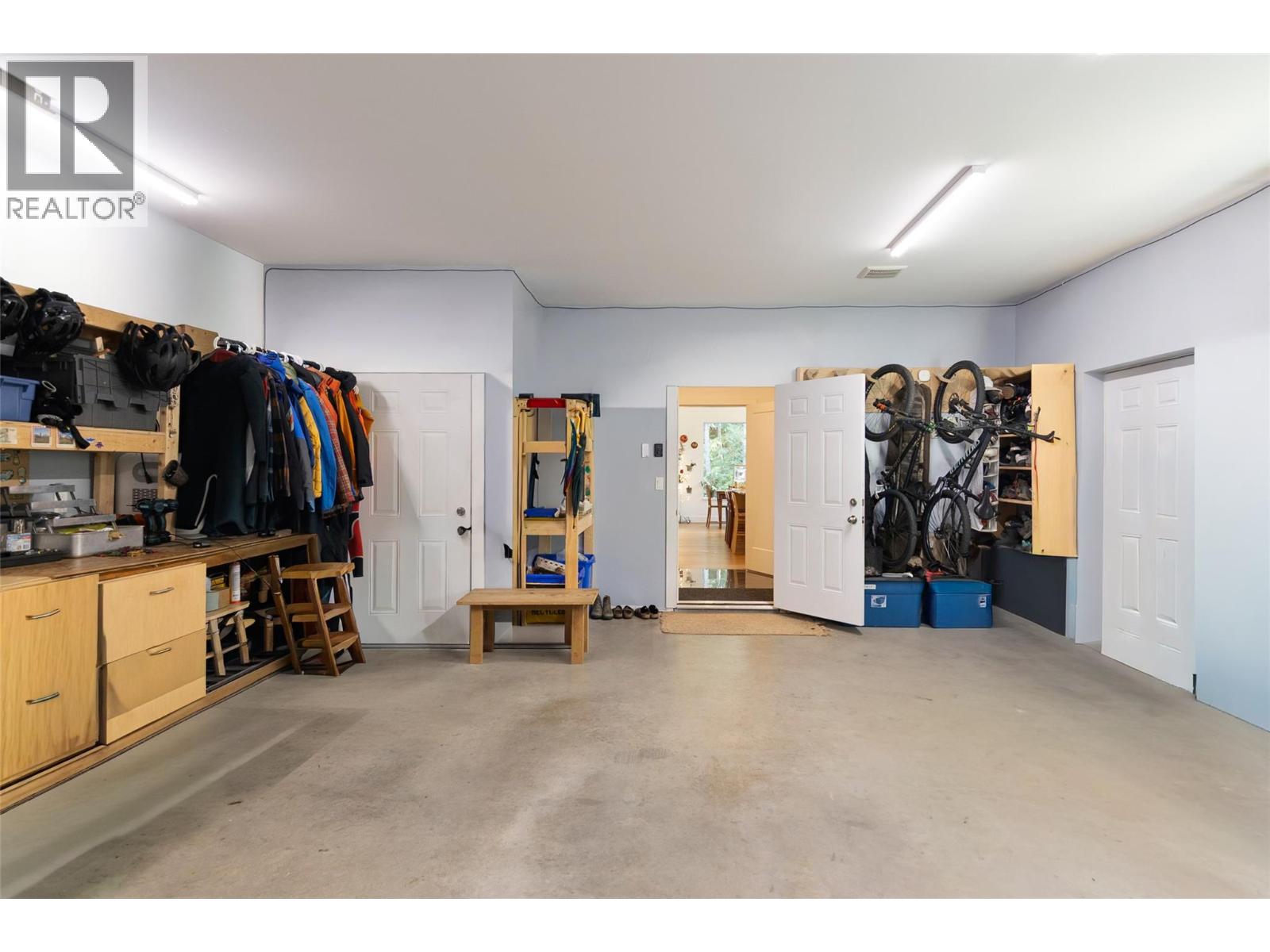 2077 Uplands Road Property Photo 28