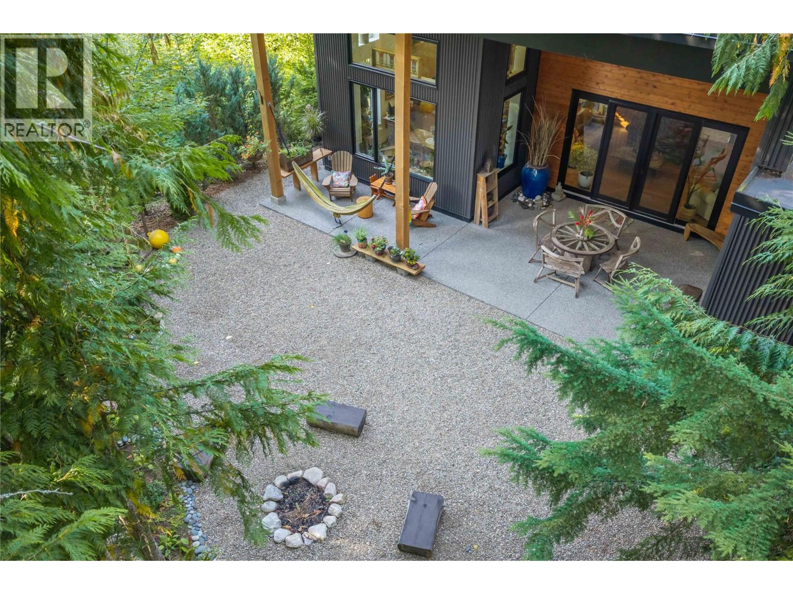 2077 Uplands Road Property Photo 29