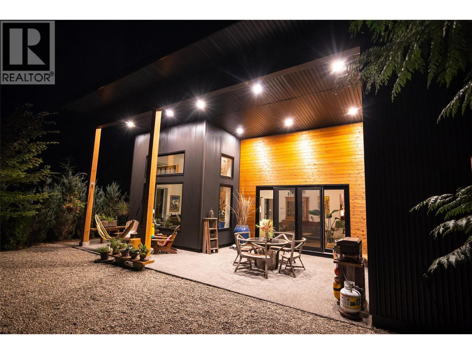 2077 Uplands Road Property Photo 31