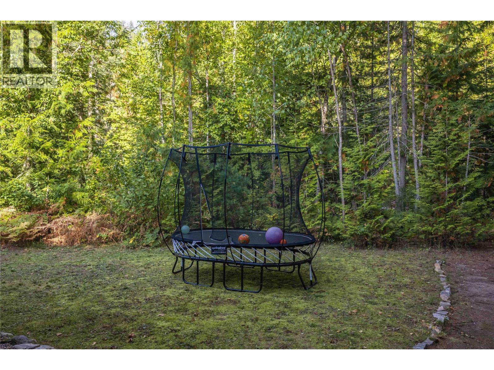 2077 Uplands Road Property Photo 37