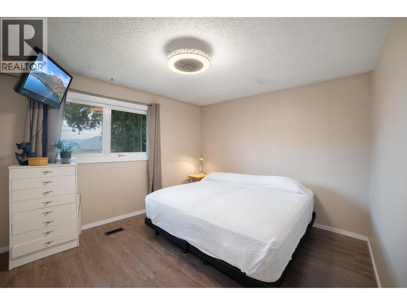 960 Monrose Road Property Photo 15