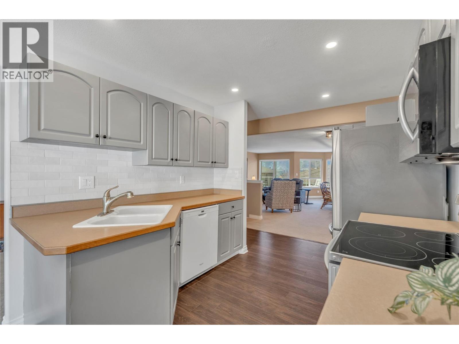 3948 Finnerty Road Unit# 175 Property Photo 5
