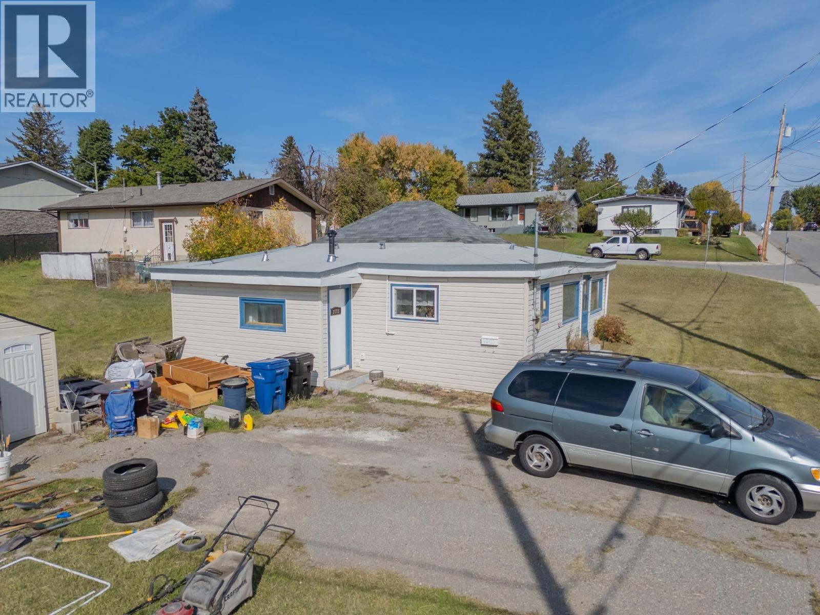 1005 11th Avenue S Property Photo 2