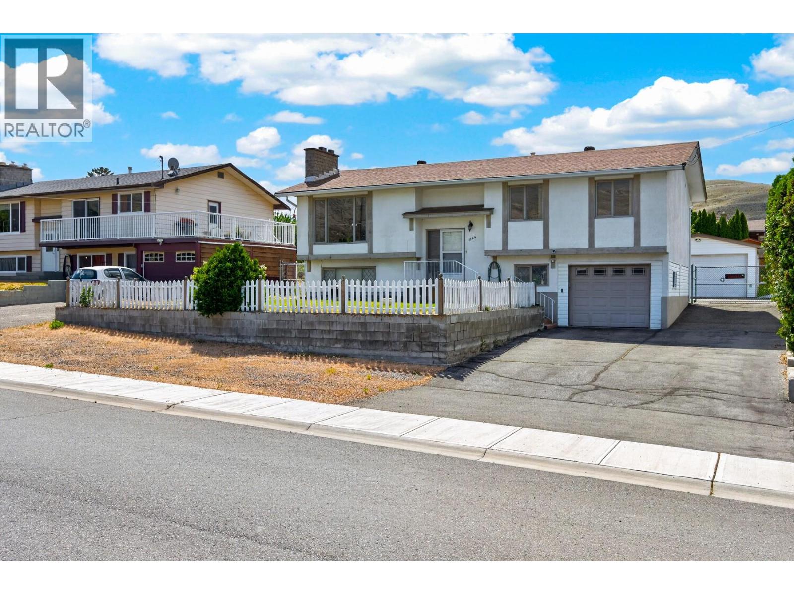 1106 Maclean Crescent Property Photo 1