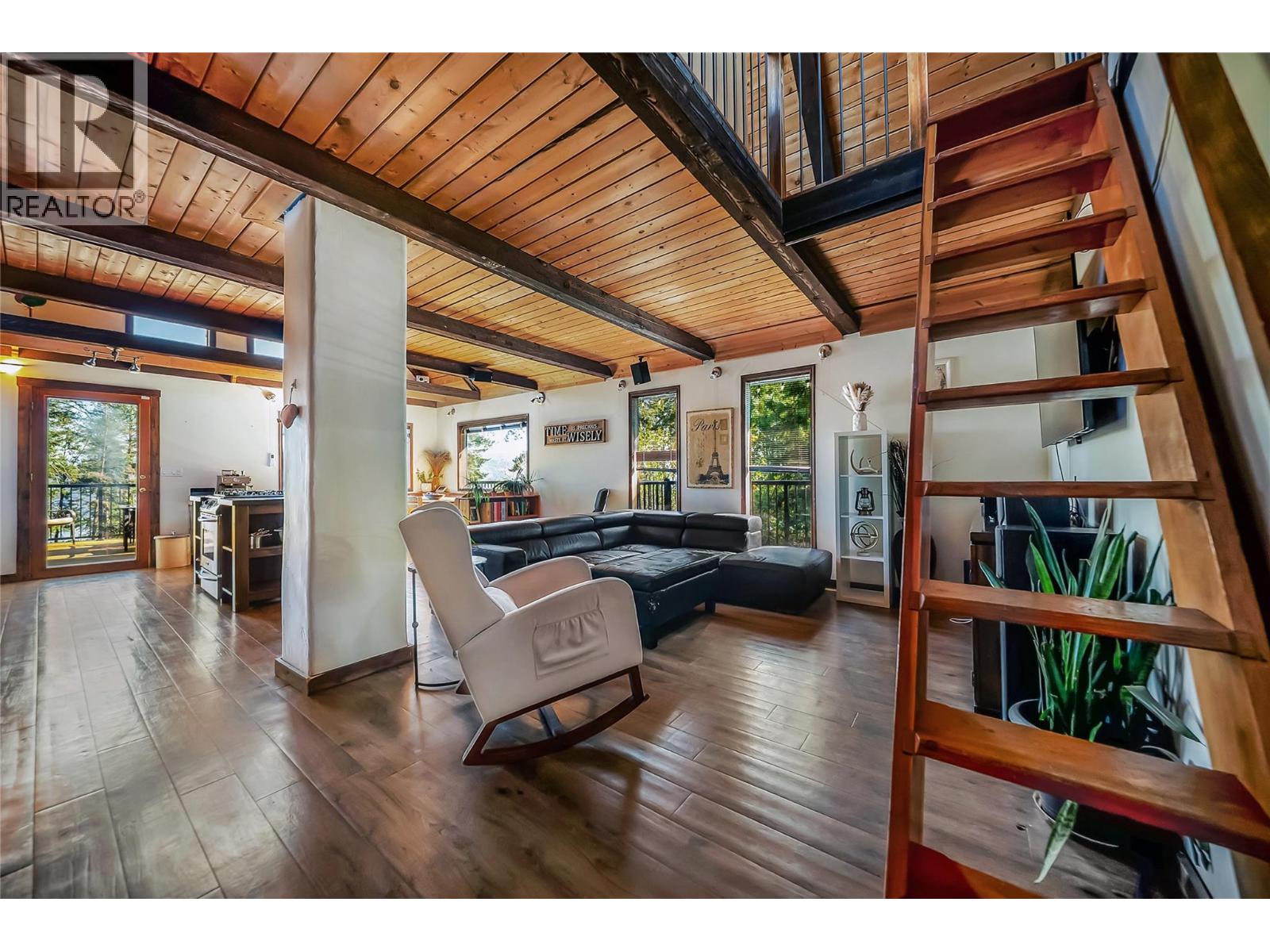 665 Udell Road Property Photo 4