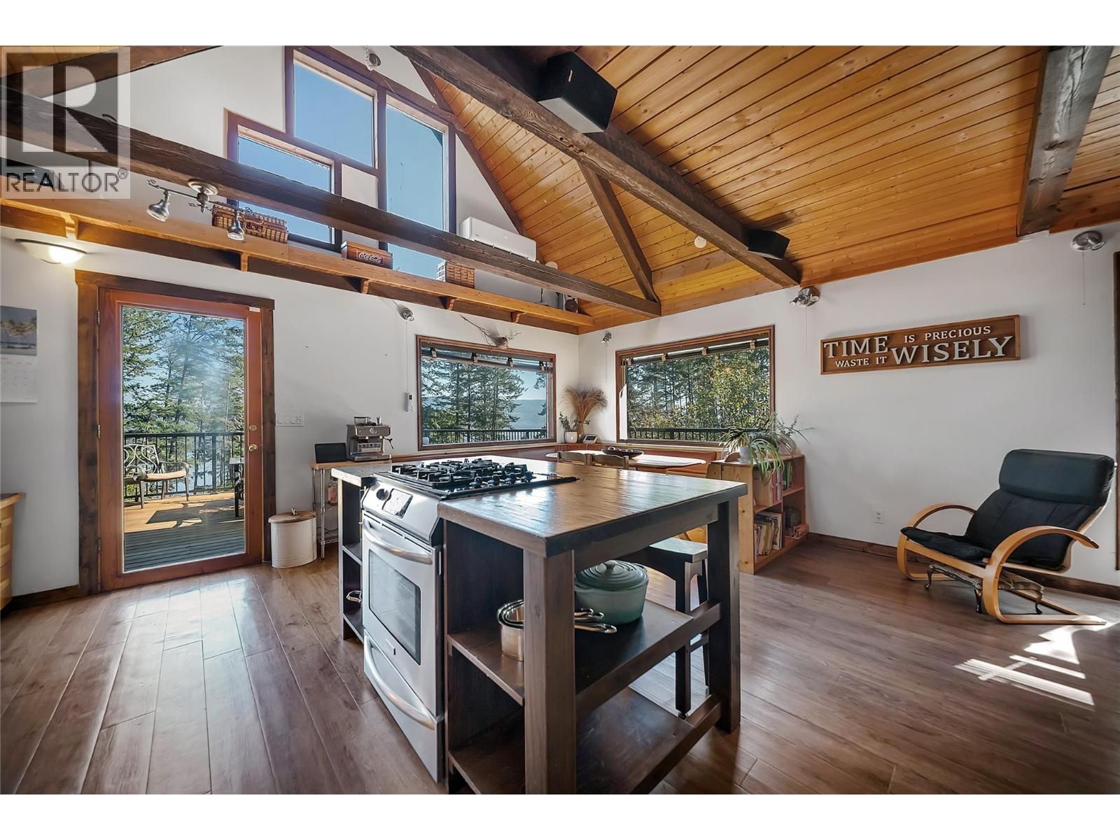 665 Udell Road Property Photo 11