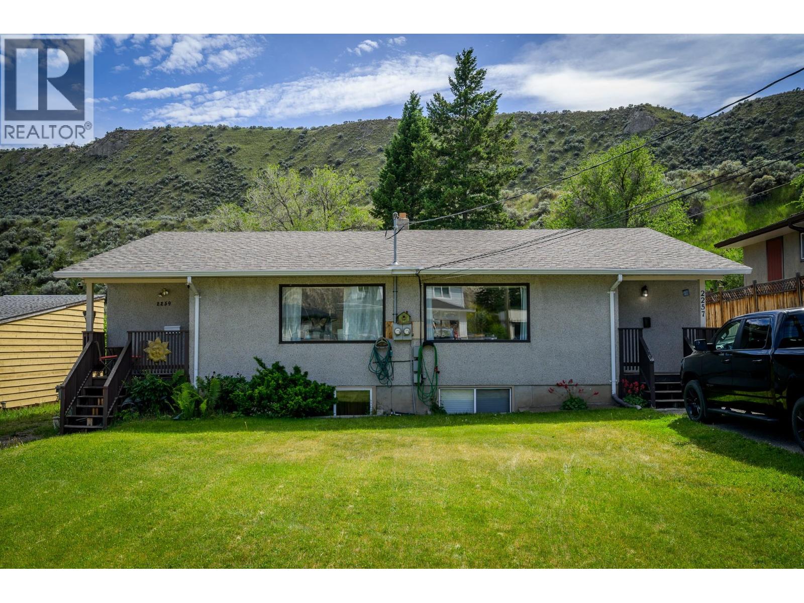 2257/2259 Valleyview Drive Property Photo 1