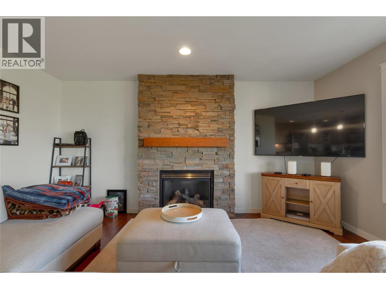 110 Red Rock Crescent Property Photo 3
