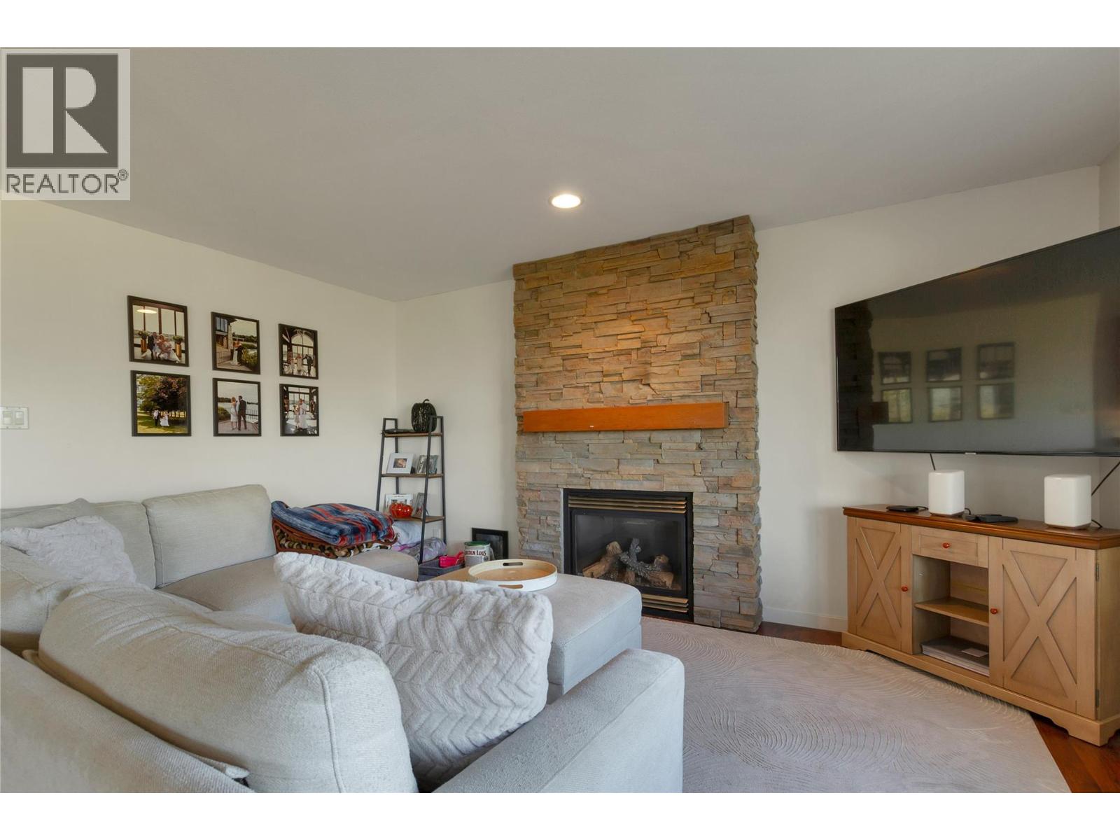 110 Red Rock Crescent Property Photo 4
