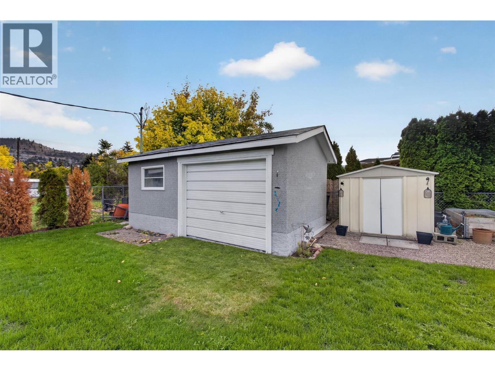 175 Venus Road Property Photo 3