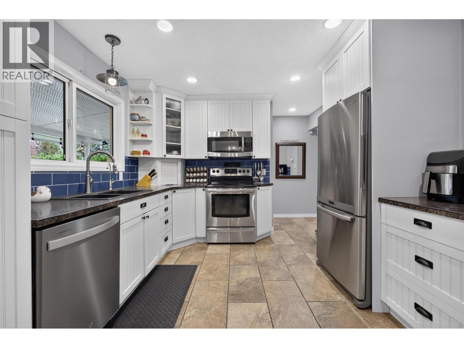 175 Venus Road Property Photo 4
