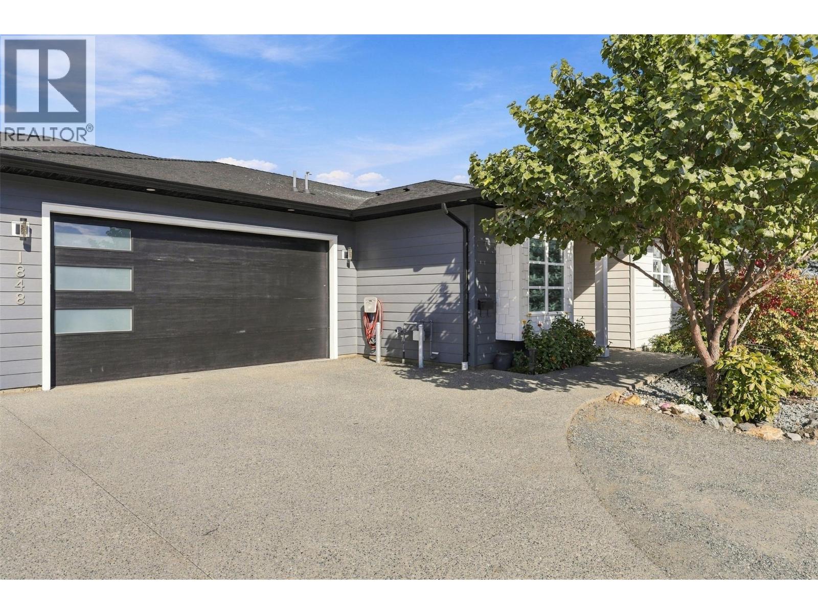 1848 Parkcrest Avenue Property Photo 3
