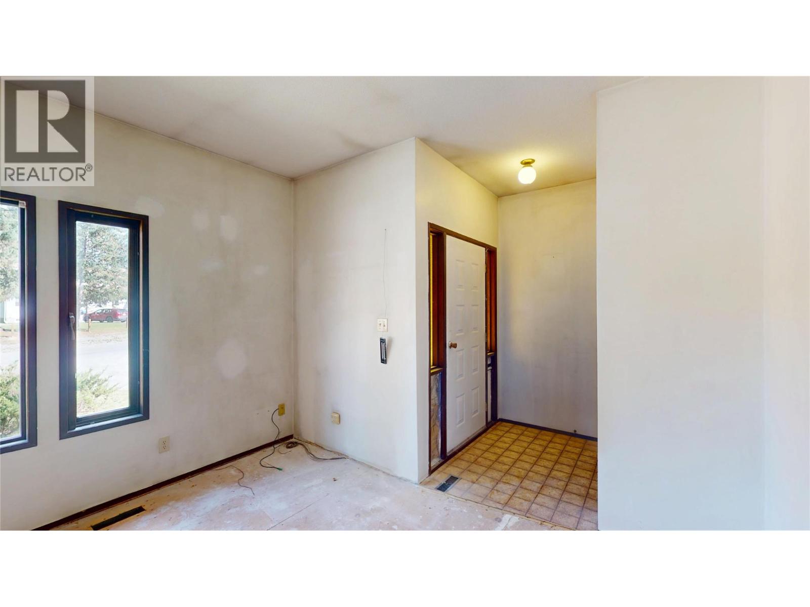 281 Kimbrook Crescent Property Photo 6