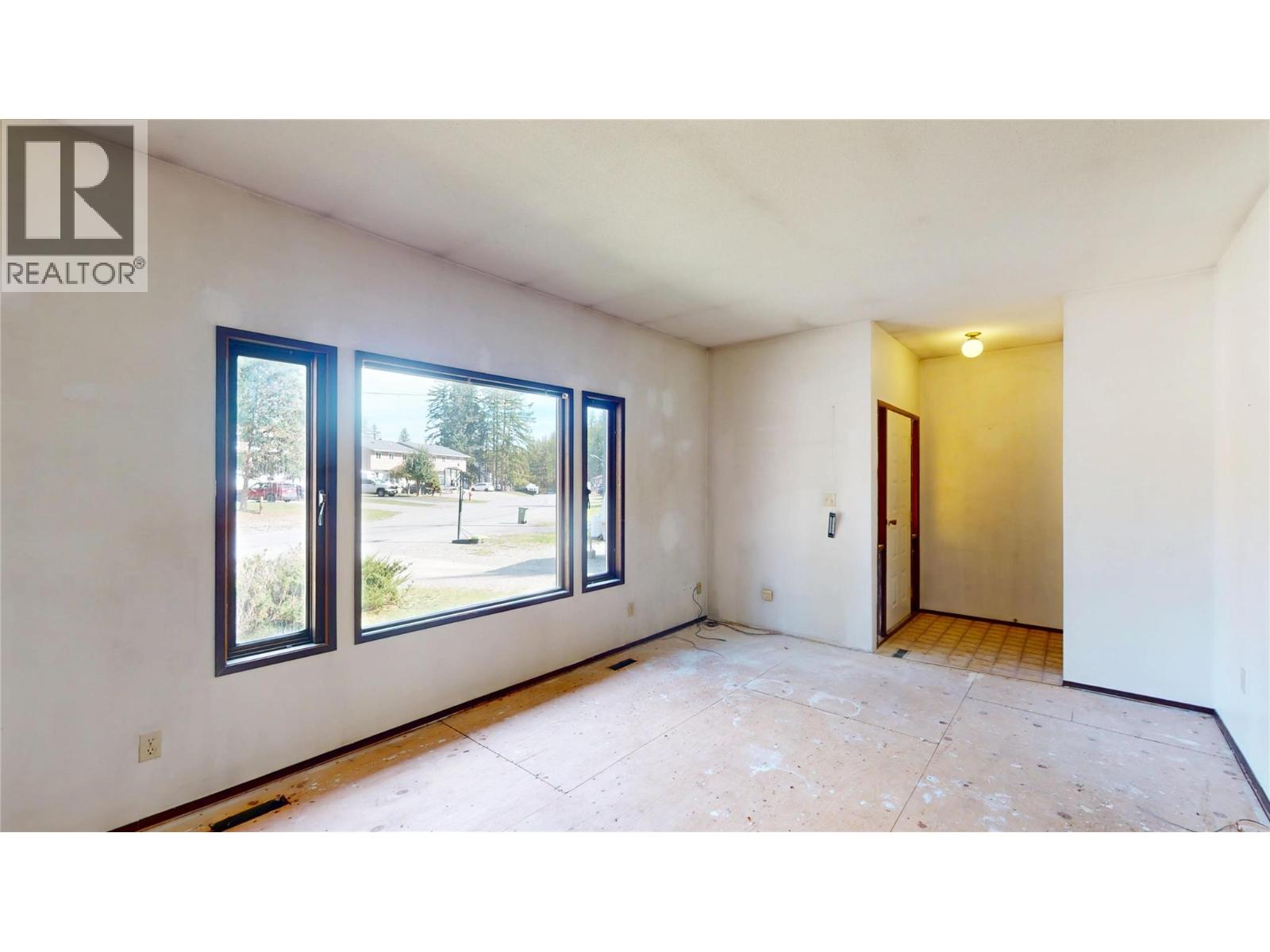 281 Kimbrook Crescent Property Photo 8