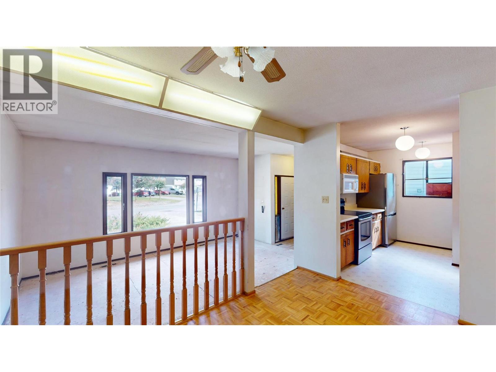 281 Kimbrook Crescent Property Photo 9