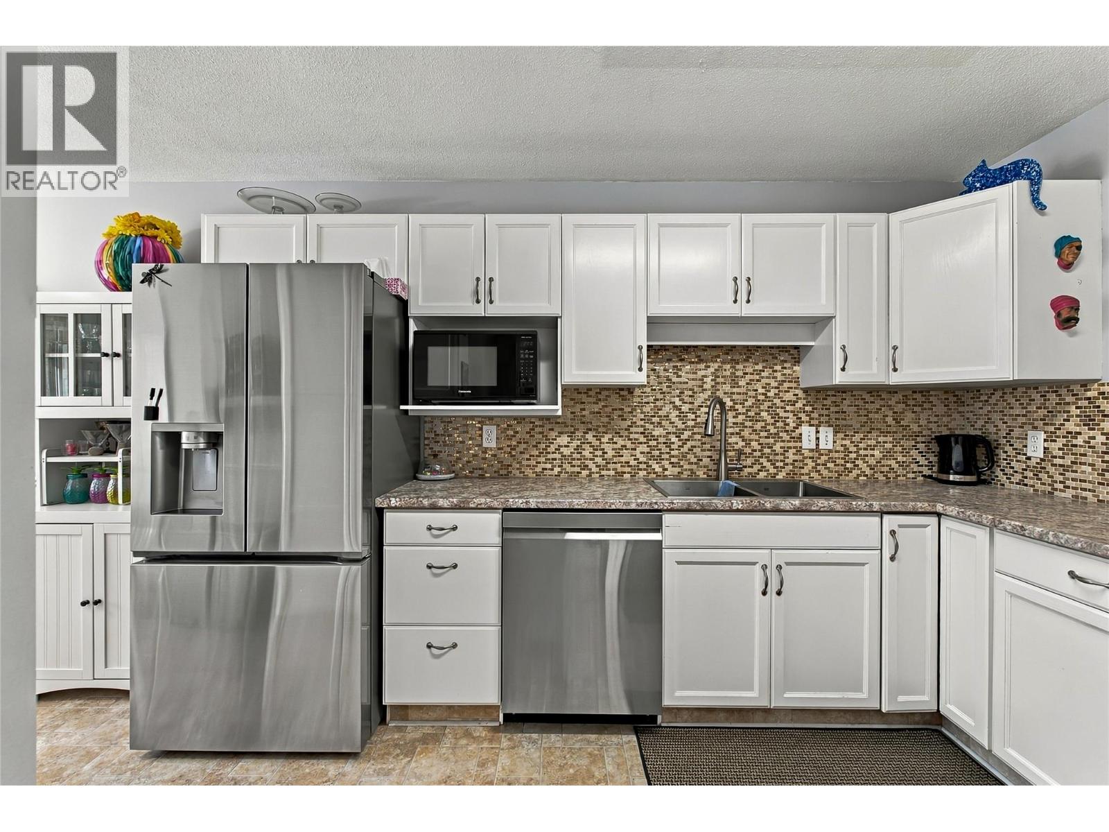 1874 Parkview Crescent Unit# 32 Lot# 32 Property Photo 5