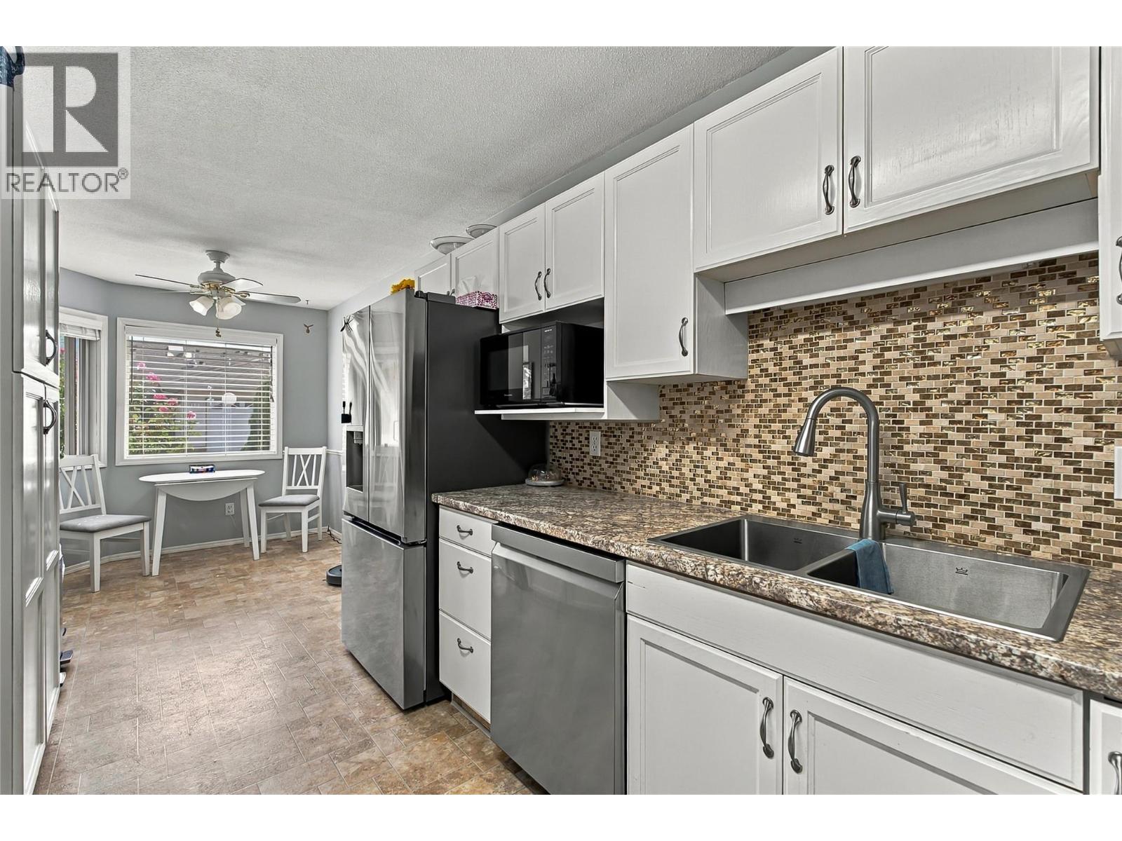 1874 Parkview Crescent Unit# 32 Lot# 32 Property Photo 9