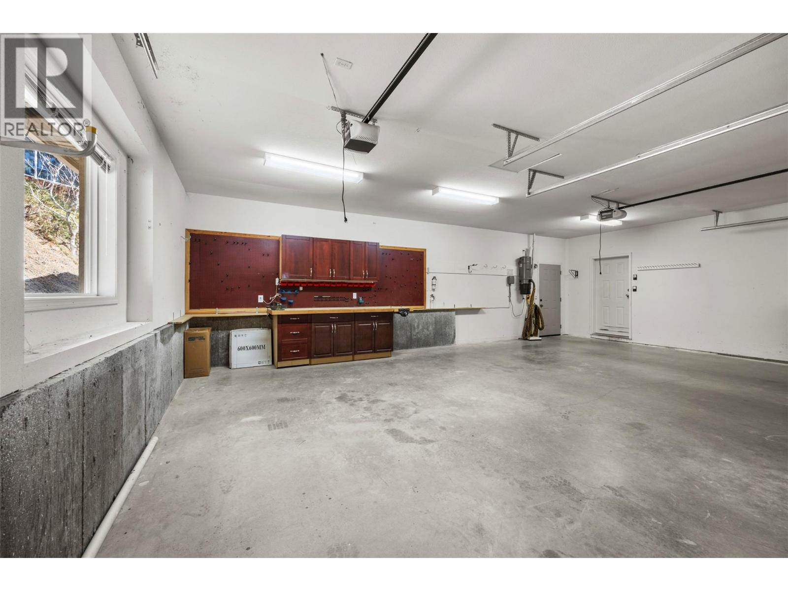 6455 Vernon Avenue Property Photo 41