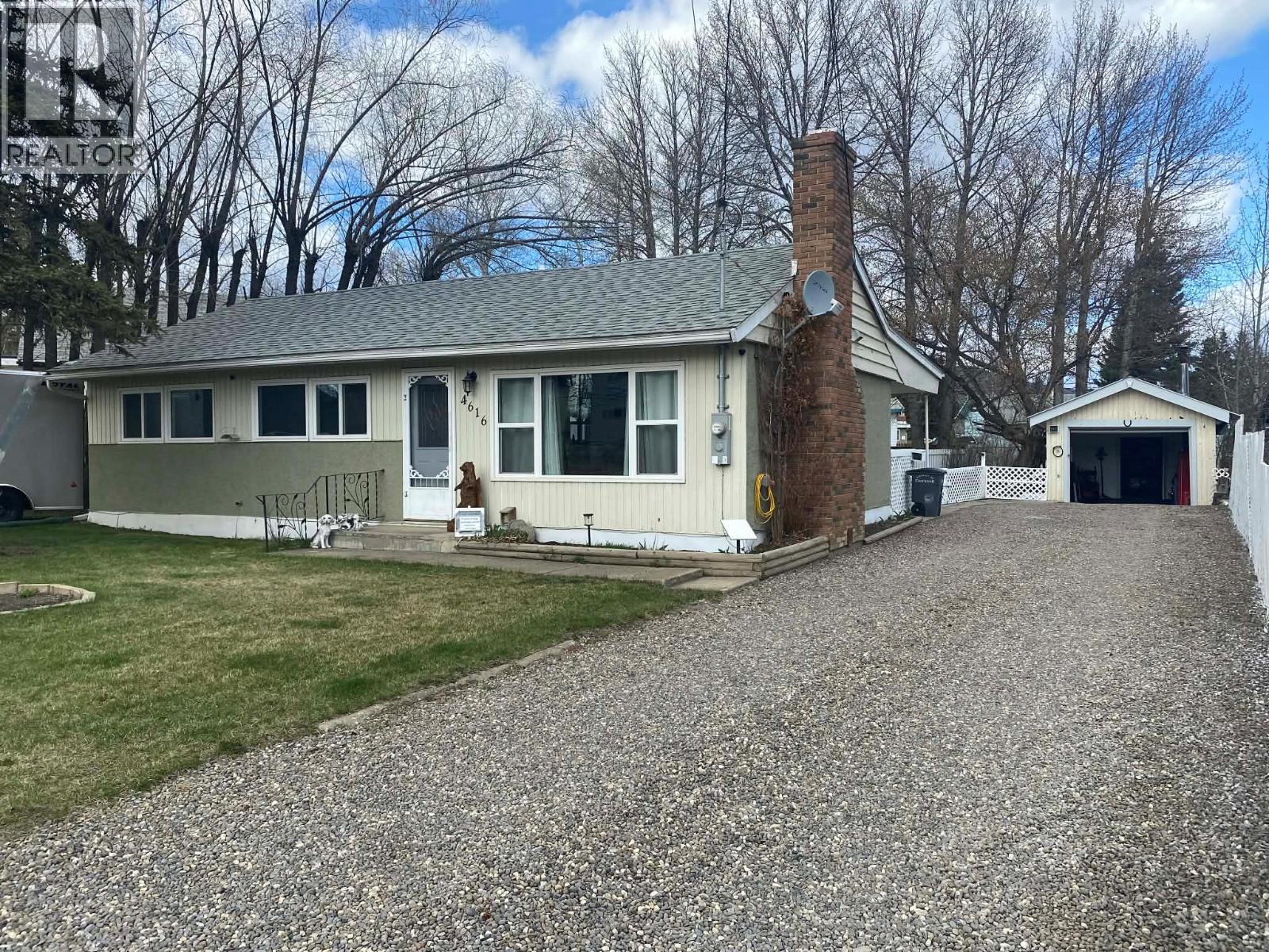 4616 50 Avenue Property Photo 1