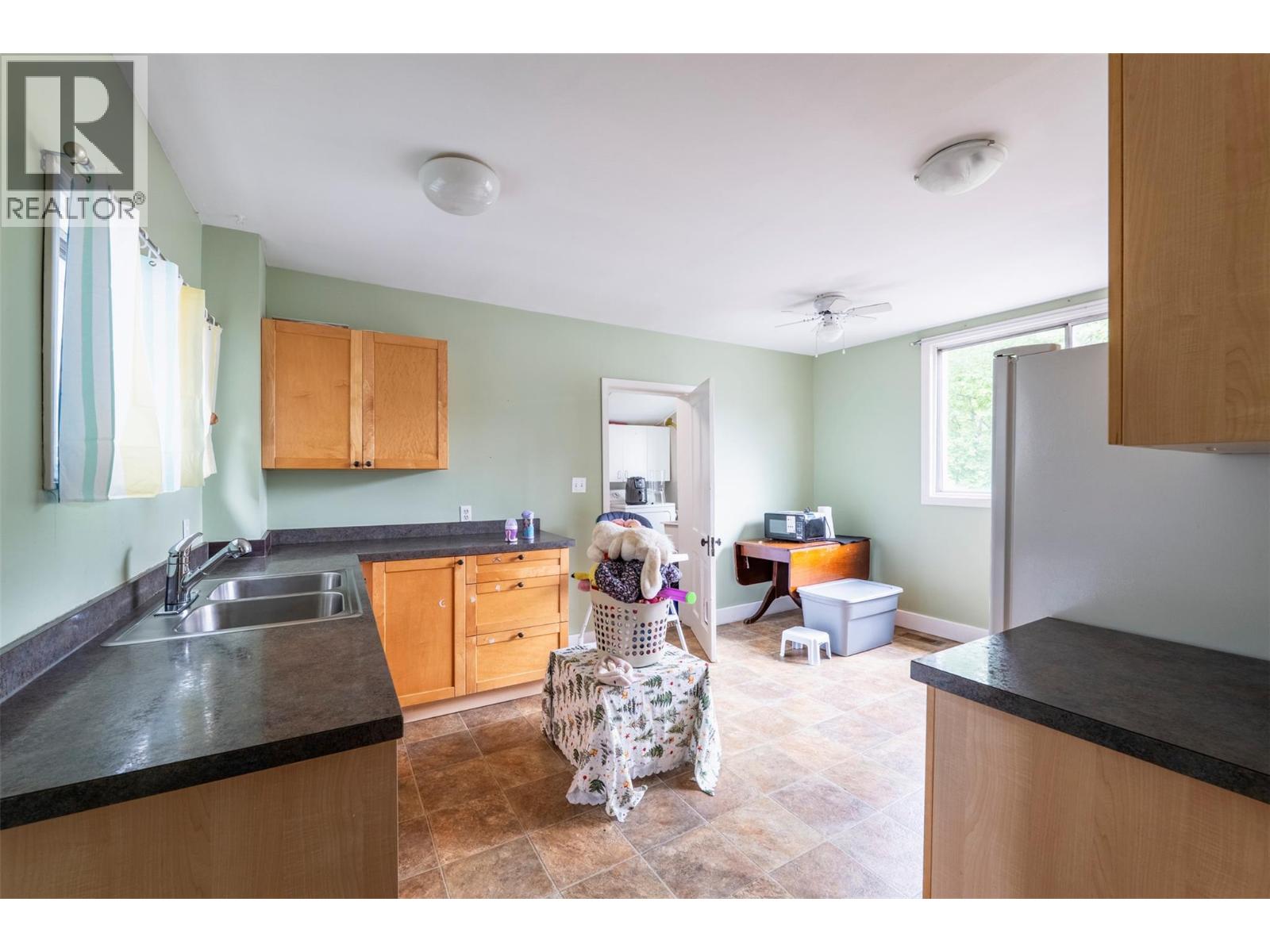 308/310 Carbonate Street Property Photo 27