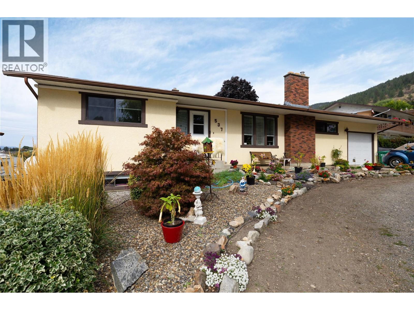 537 Robin Road Property Photo 2