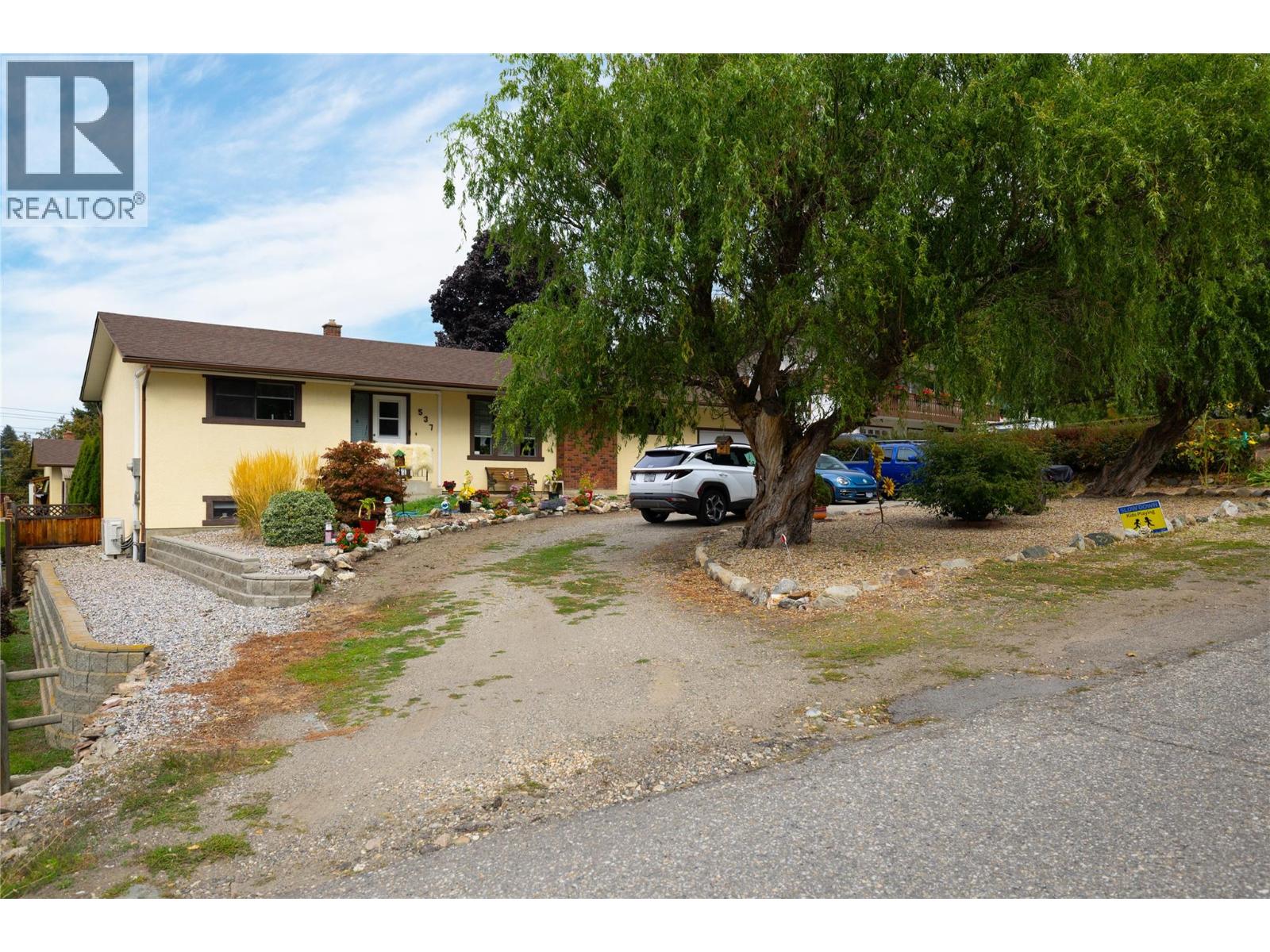 537 Robin Road Property Photo 3