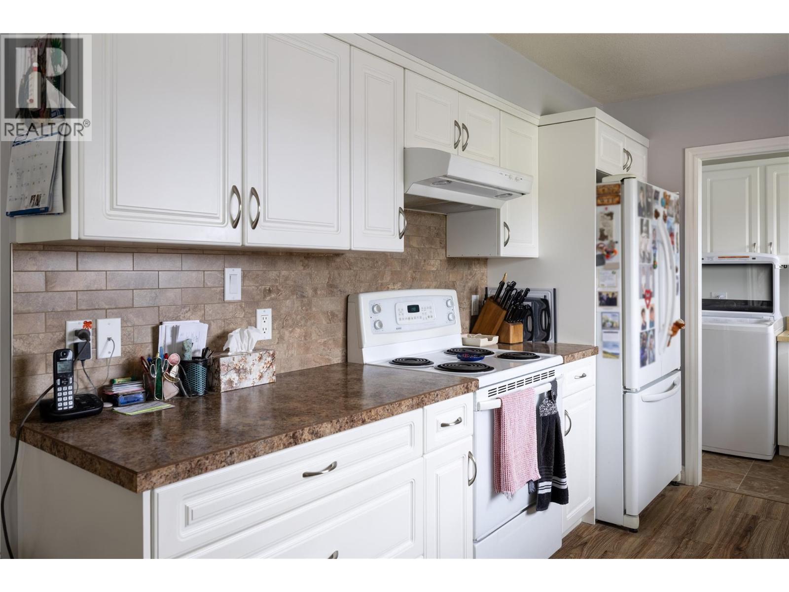 537 Robin Road Property Photo 11