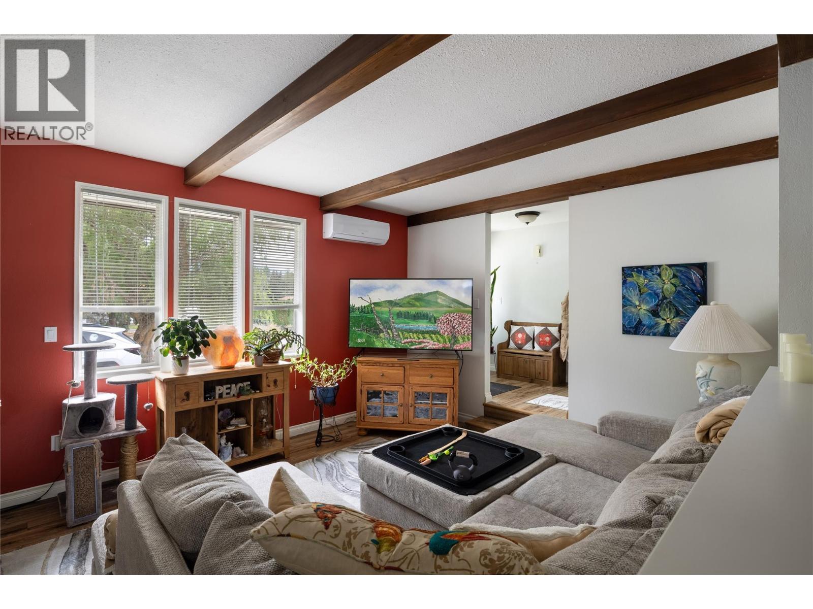 537 Robin Road Property Photo 16