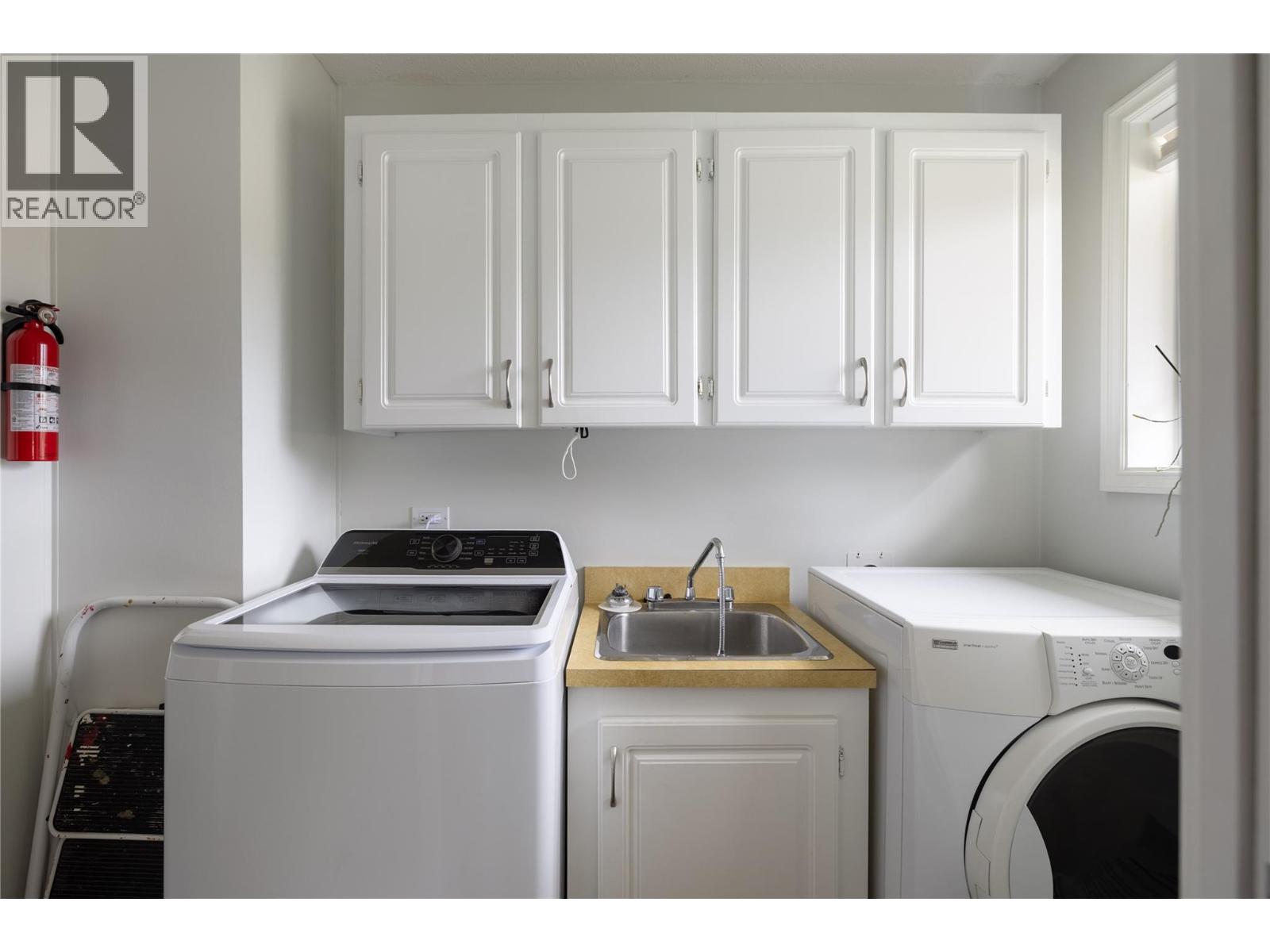 537 Robin Road Property Photo 17