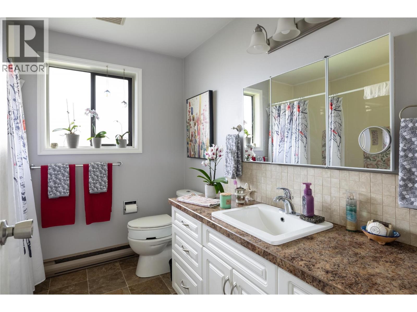 537 Robin Road Property Photo 18